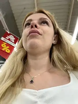 XXX chat uživo modela HarrietDart