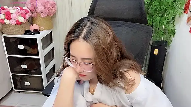 NEWONETO Adlı Modelin Canlı XXX Sohbeti