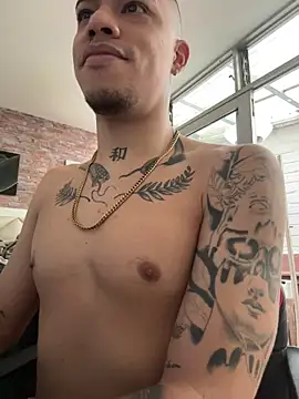 Chat +18 de AlphaMasterXxx ao vivo