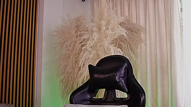 JulienSaint Live XXX Chat