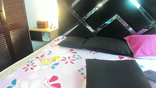 mask_red_girl – Live XXX-chat