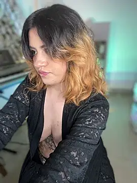 NikkiNix Chat XXX in diretta