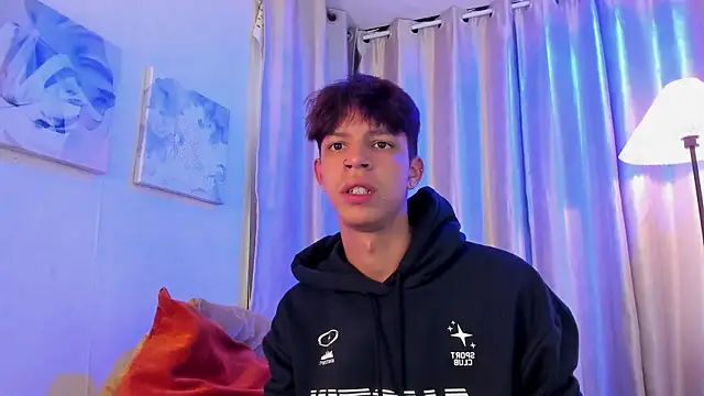 Ethan_qop's Live XXX Chat