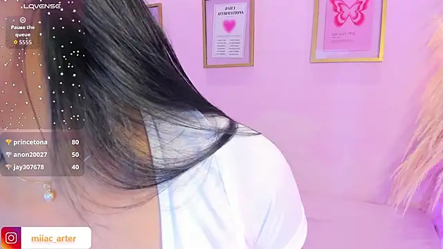 Chat +18 de MiaaCarter_ ao vivo
