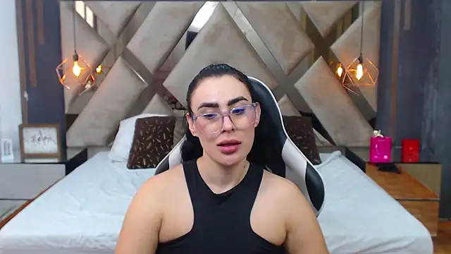 MartinaaFit Adlı Modelin Canlı XXX Sohbeti