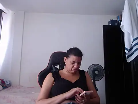 دردشة Adriana_0312 الجنسية المباشرة