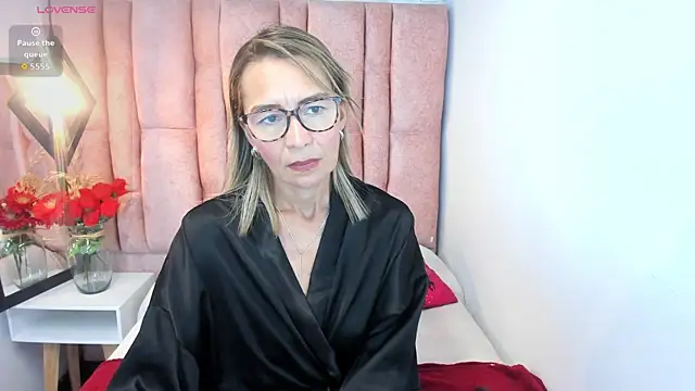 Issa_Milf__: онлайн-секс-чат