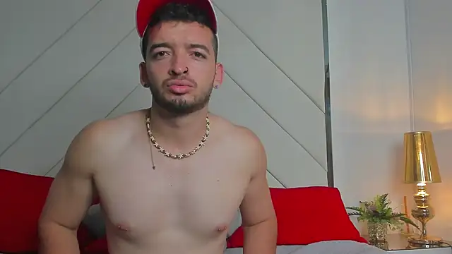 Show modela Logan_WolfJS na web-kameri