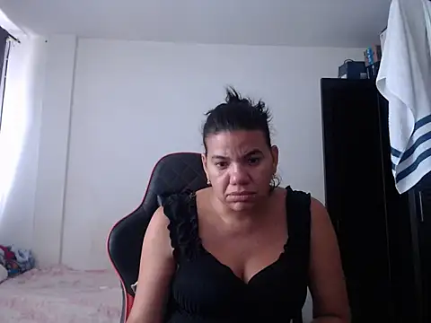 Adriana_0312 Adlı Modelin Canlı XXX Sohbeti