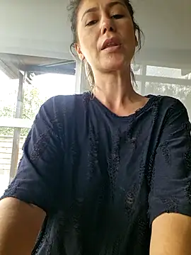 Онлайн чат XXX CelynaRoss