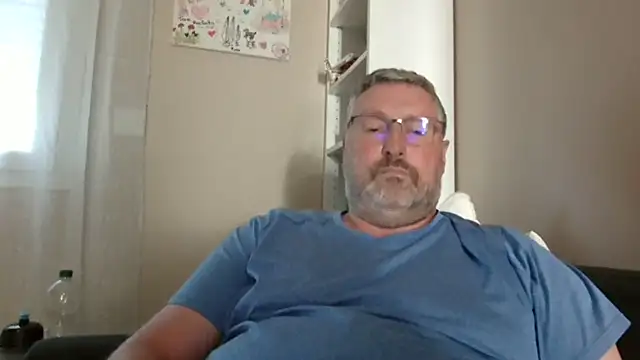 XXX chat uživo modela doudou310