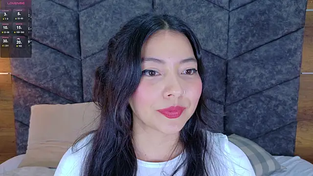 AnnieRouse__ Chat XXX in diretta