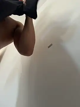 Lander_Cruz Show in webcam