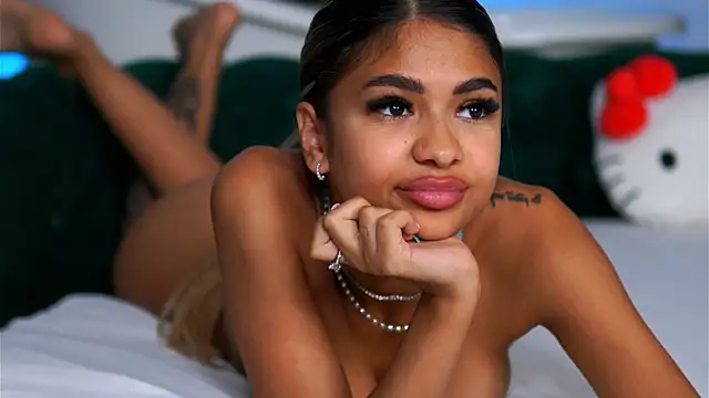AshaYuva Adlı Modelin Canlı XXX Sohbeti