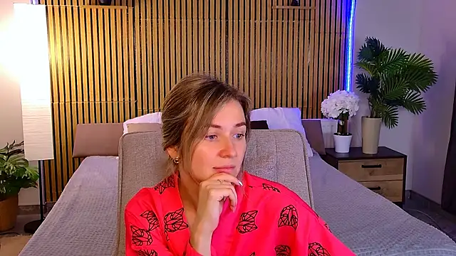 EmeraldGlow live XXX chat