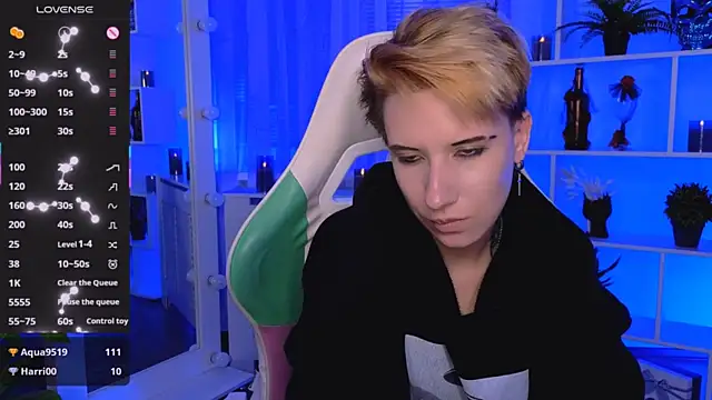 XXX chat uživo modela _Rein_ramm