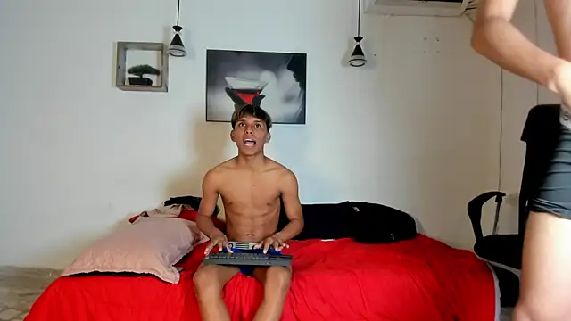 Онлайн чат XXX tyler_twink_boy