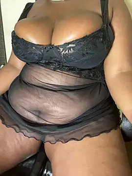MaskedBootyLicious28 Adlı Modelin Canlı XXX Sohbeti