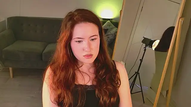 ChloeAster Adlı Modelin Canlı XXX Sohbeti