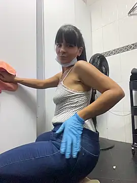 LuxeBrunetteXXX Live XXX-chat