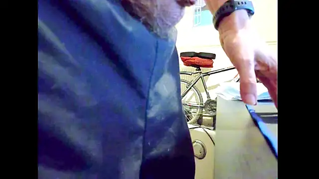 hairyuncut00's Live XXX Chat
