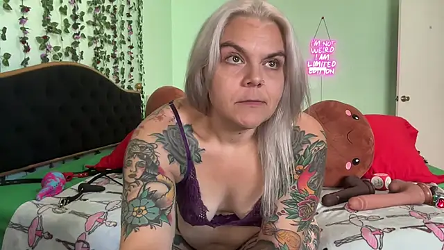CherryBombBomb Live XXX-chat