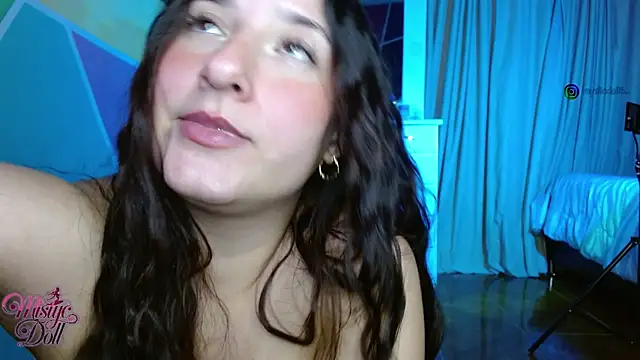 Mysticdooll69's Live XXX Chat