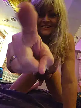 annika_lately's Live XXX Chat