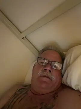 XXX chat uživo modela Caesar_Baxter