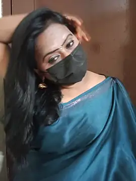 Meera_mia Adlı Modelin Canlı XXX Sohbeti