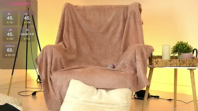 دردشة KairaAndrews الجنسية المباشرة