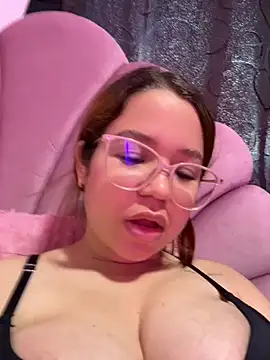 Lucyklein2022's Live XXX Chat