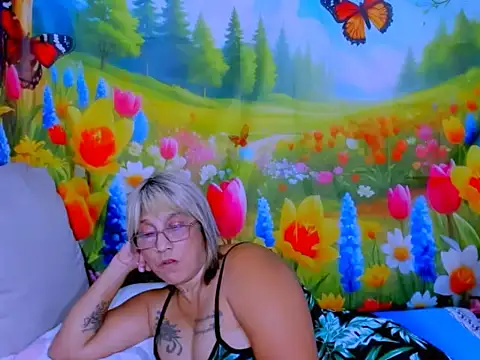 indianroxy Adlı Modelin Canlı XXX Sohbeti