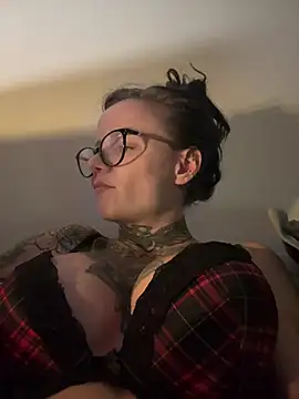 SkinnyLilly – Live XXX-chat