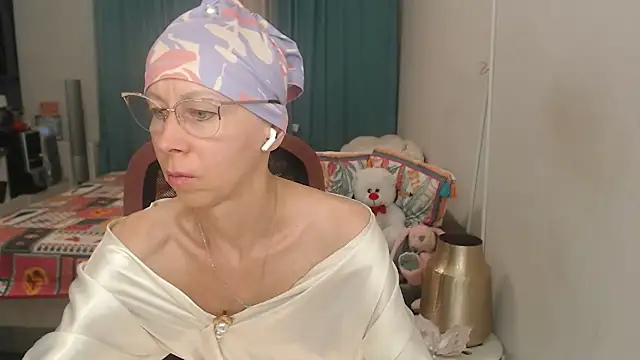 LuxuryNika – Live XXX-chat