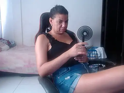 Adriana_0312's Live XXX Chat