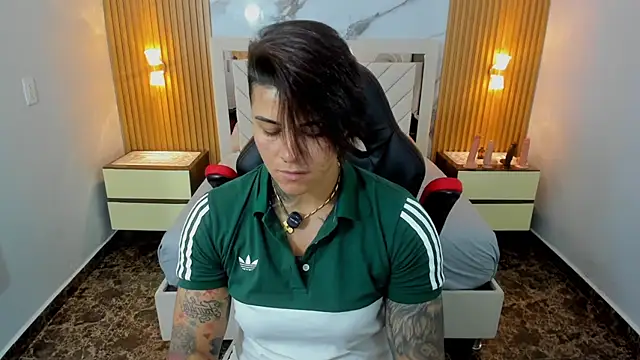 Živý XXX chat KAROLLJONES1