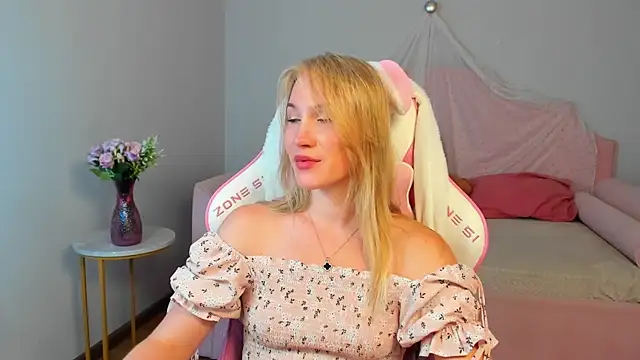 ElaraVoltage লাইভ XXX চ্যাট