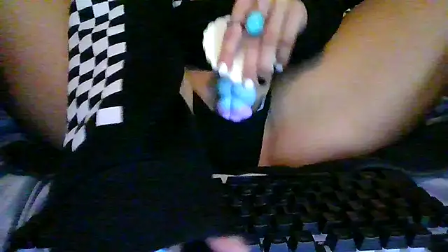 thepeachiestprincesss Show in webcam