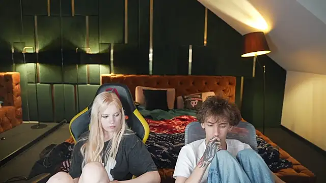 Hello_Kitty054 XXX чат на живо