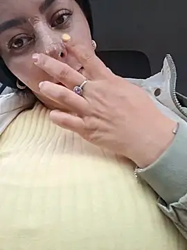 צ'אט XXX בשידור חי של Luianna