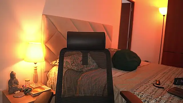 Lau_Bee live XXX chat