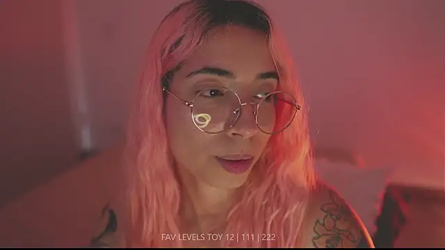 dearnina_ élő XXX-chatje