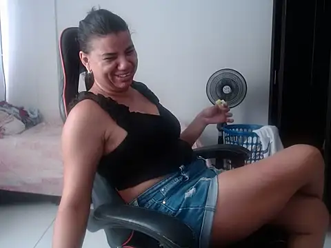 Adriana_0312 élő XXX-chatje