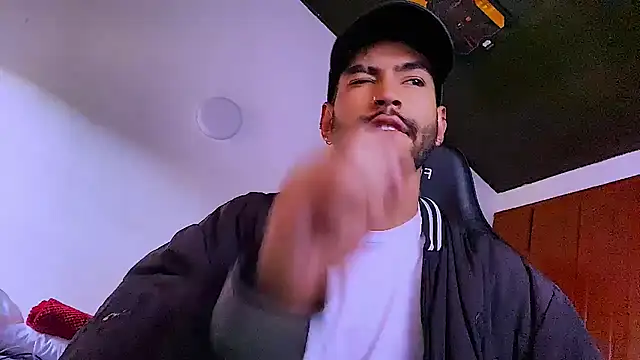 Онлайн чат XXX Lucius_Noal