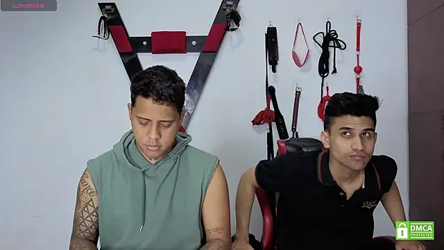 EliteBoysLive: διαδικτυακό σόου στην κάμερα