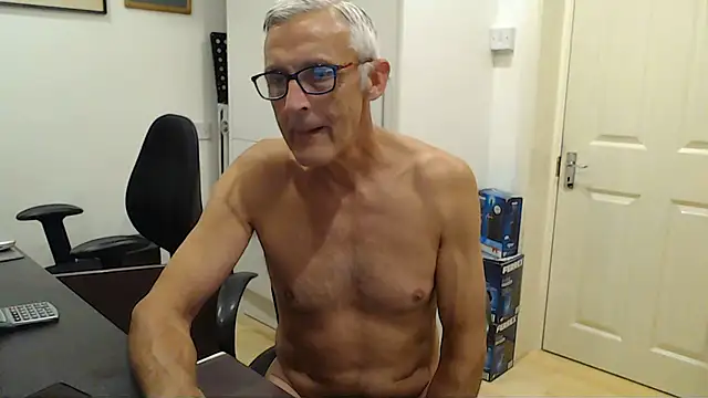 nakedcarpenteruk's Webcam Show