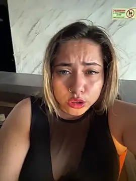Moom_evil1177 élő XXX-chatje