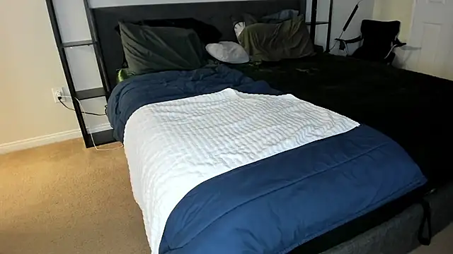 TrophyTroy's Live XXX Chat