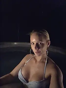Skinny_LunaValentina élő XXX-chatje